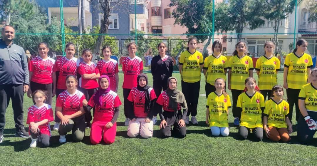 İFET ve Geleneksel Çocuk Oyunları Kapsamında Yıldız Kızlar Futbol Müsabakaları Gerçekleştirildi